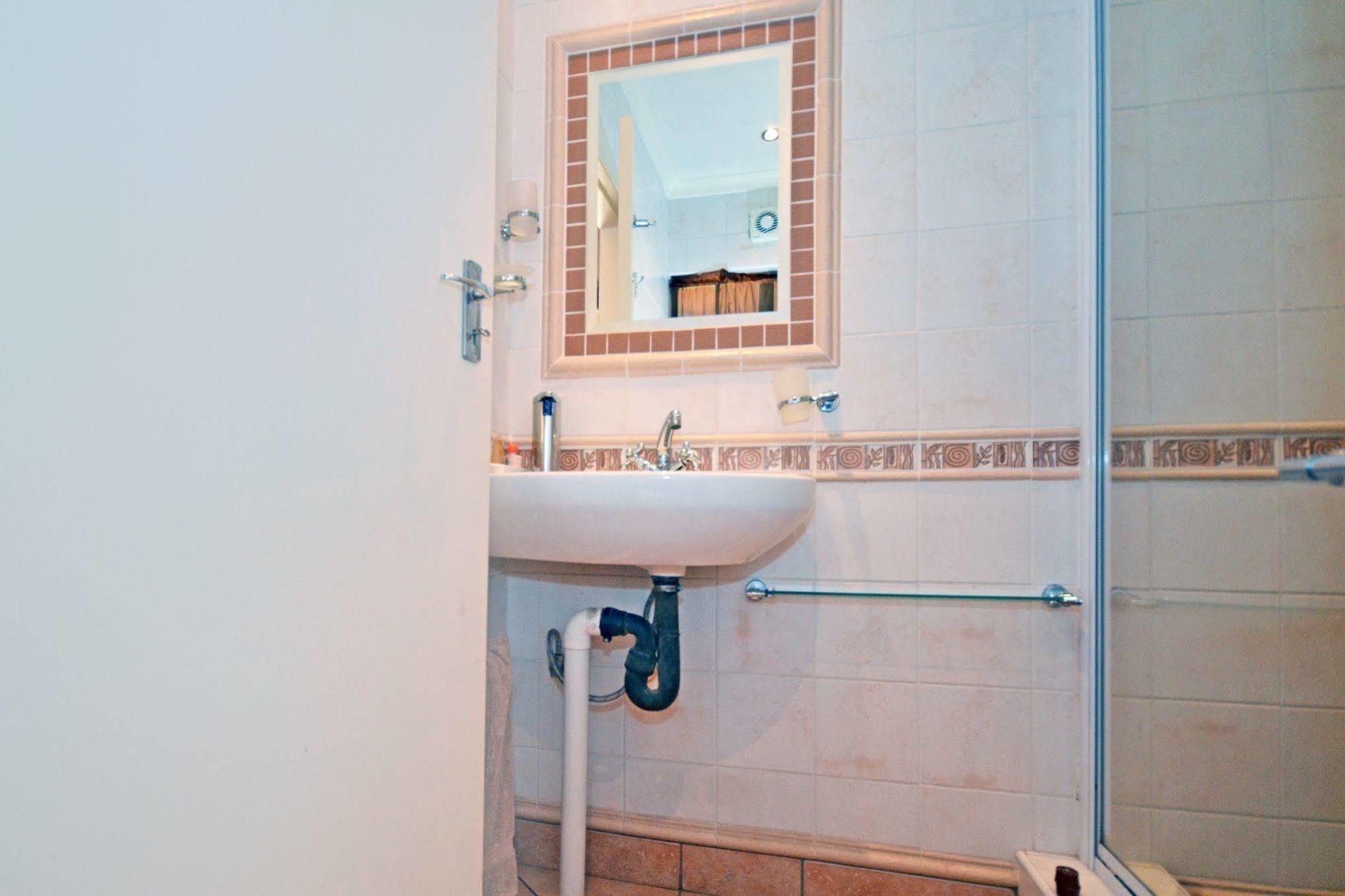 Cherry Tree Cottage B&B Linden Йоханнесбург Экстерьер фото