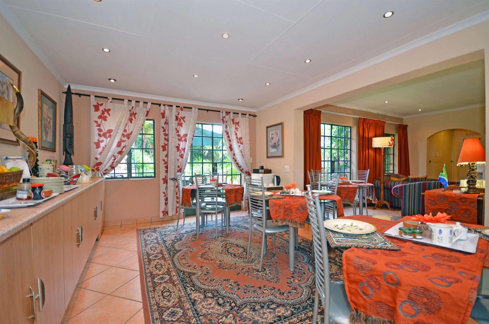 Cherry Tree Cottage B&B Linden Йоханнесбург Экстерьер фото