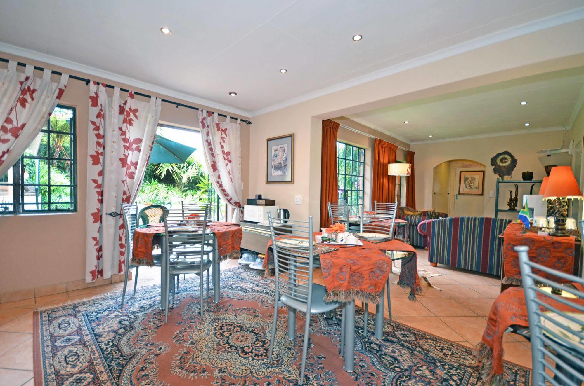Cherry Tree Cottage B&B Linden Йоханнесбург Экстерьер фото