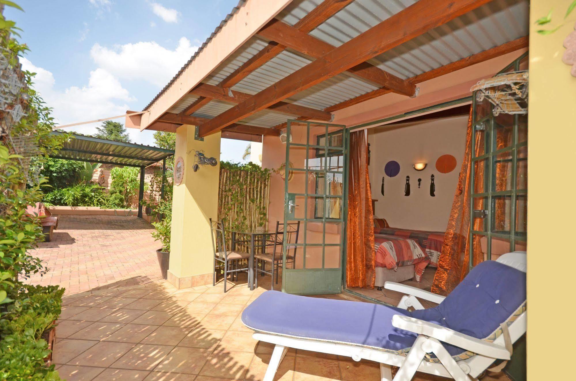 Cherry Tree Cottage B&B Linden Йоханнесбург Экстерьер фото